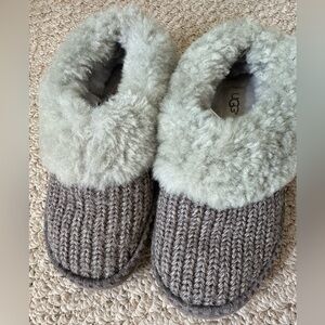 UGG low sweater slipper sz 5